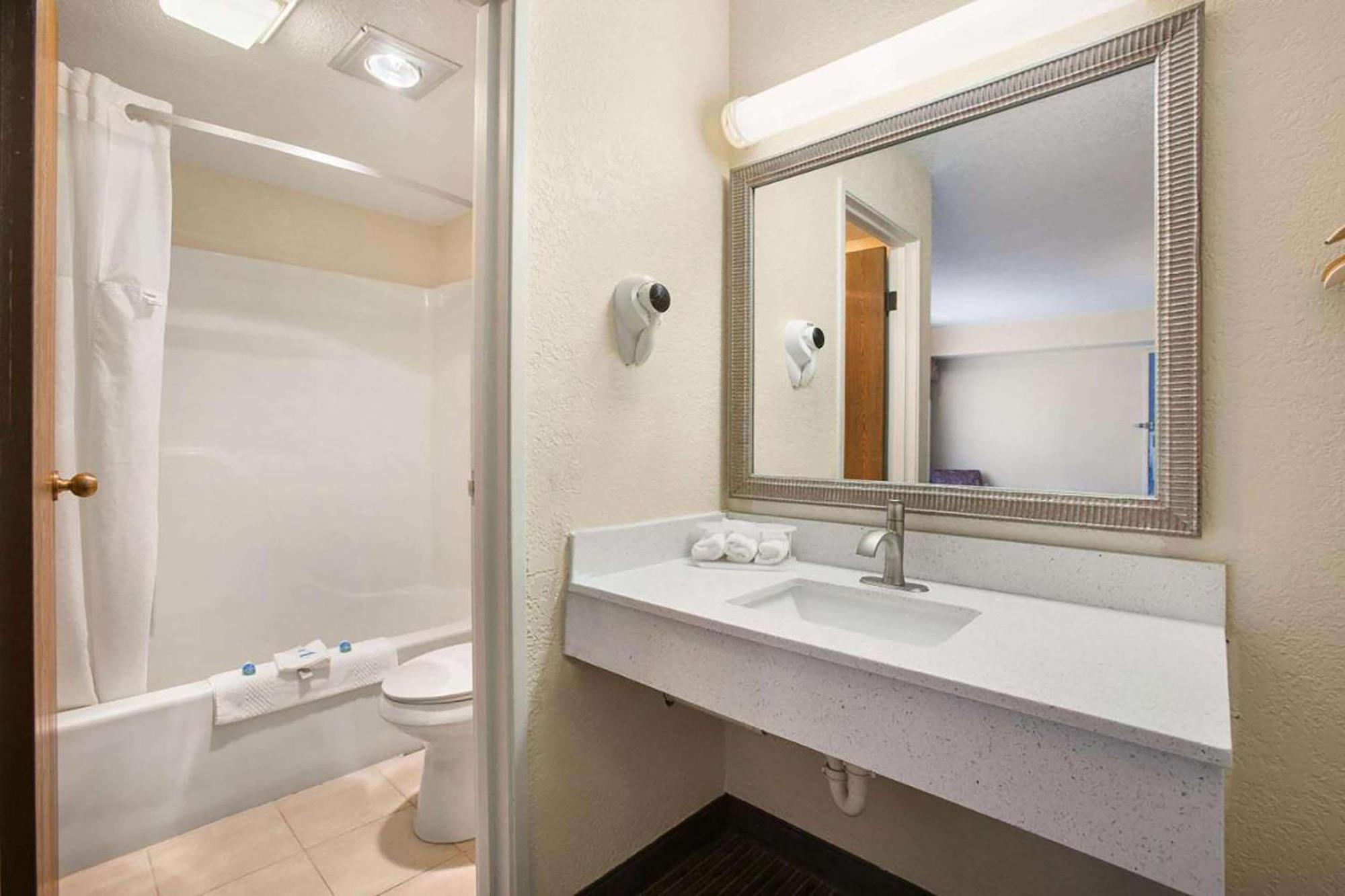 Hotel Days By Wyndham Mackinaw - Bridgeview Area Mackinaw City